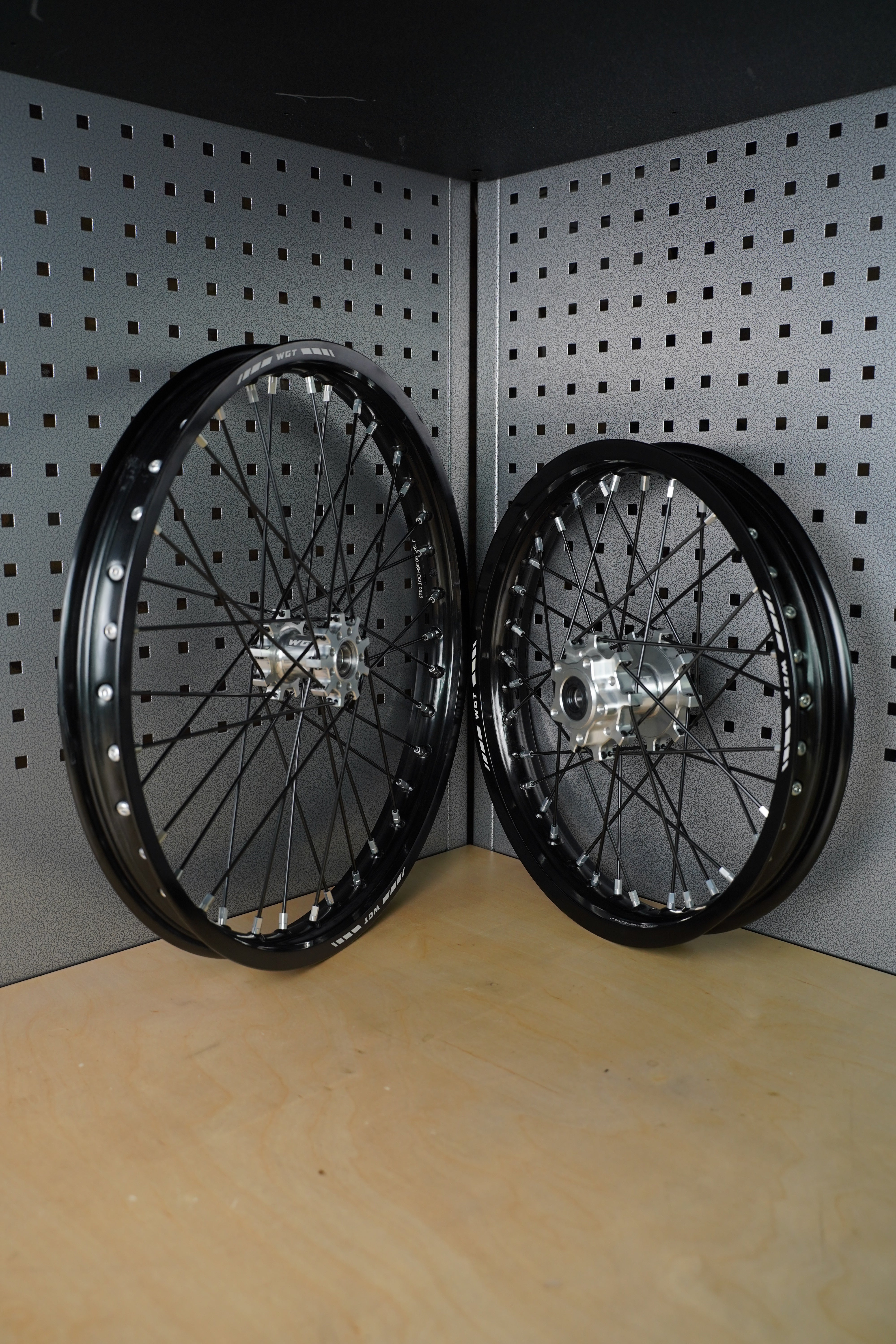 V2 silver 19x16 Surron wheel set